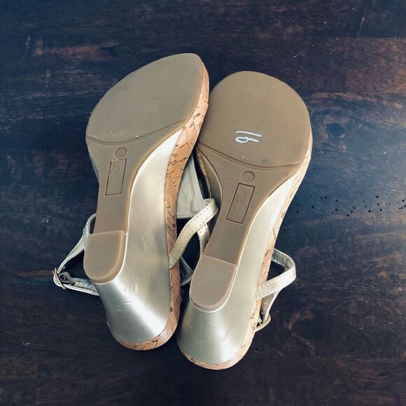 Madeline Stuart Gold Jeweled Wedge Sandals 7.5 - Picture 6 of 8